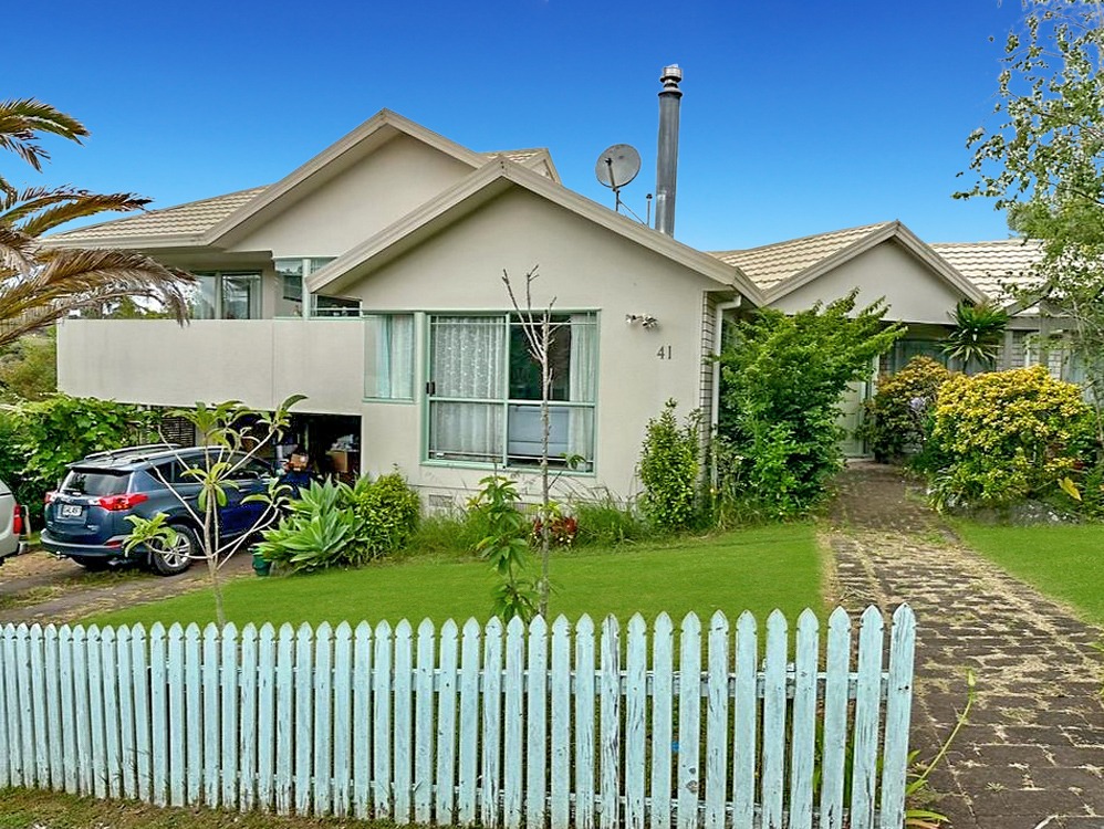 Unsworth Heights - 4 Bedroom, 2 Bathroom Home photo