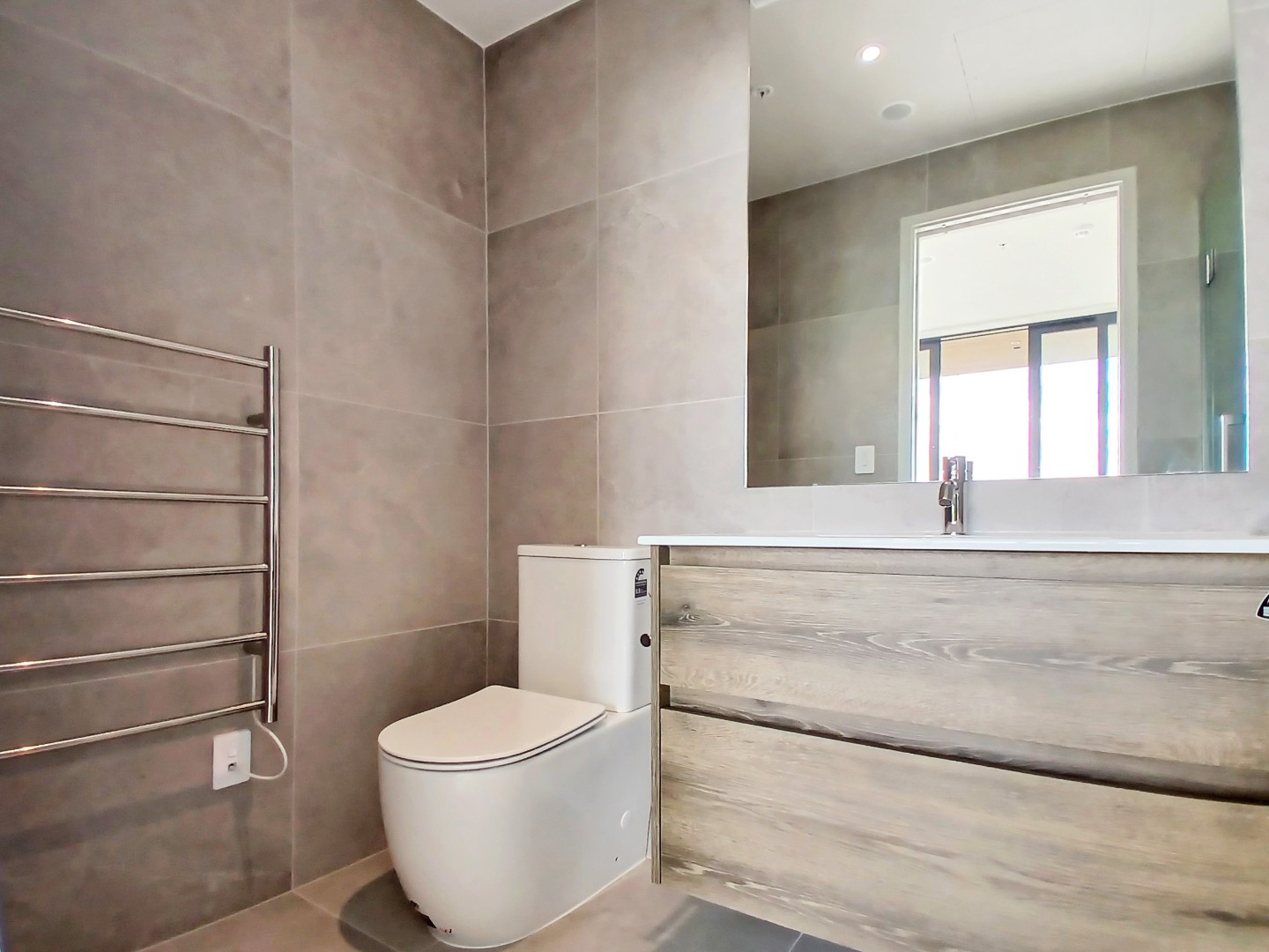 Stylish two- bedroom Long Bay Apartment ! photo