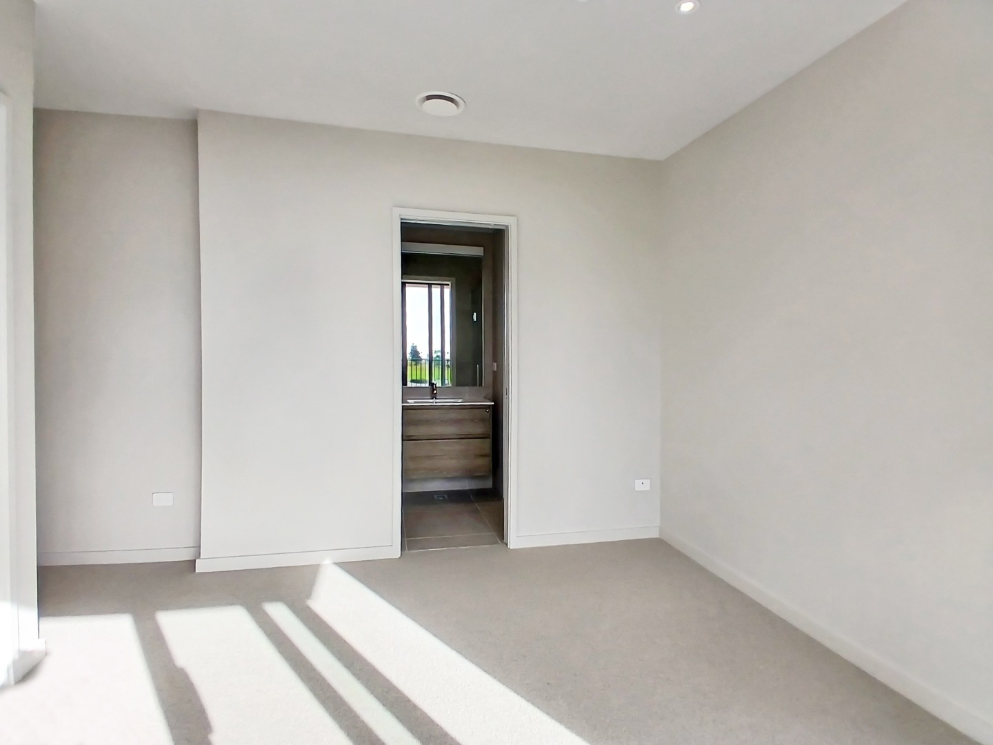 Stylish two- bedroom Long Bay Apartment ! photo