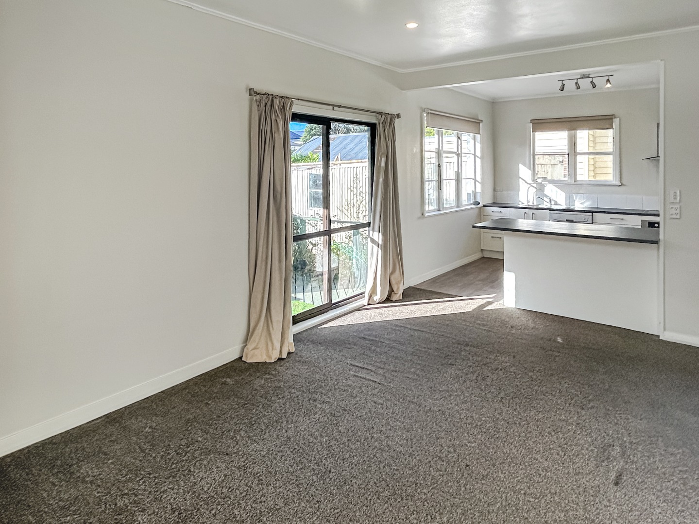 Standalone family home in Sandringham photo