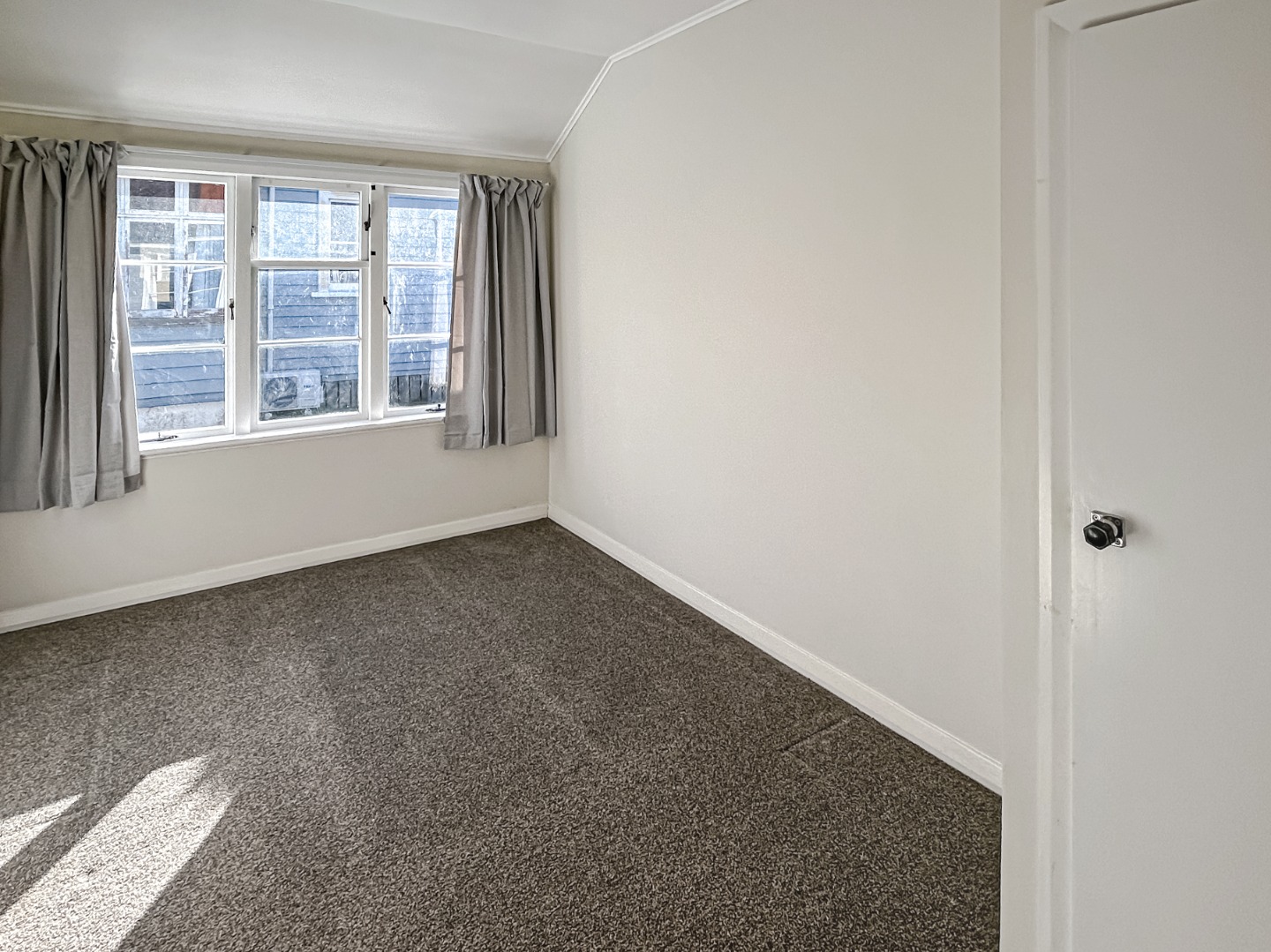 Standalone family home in Sandringham photo