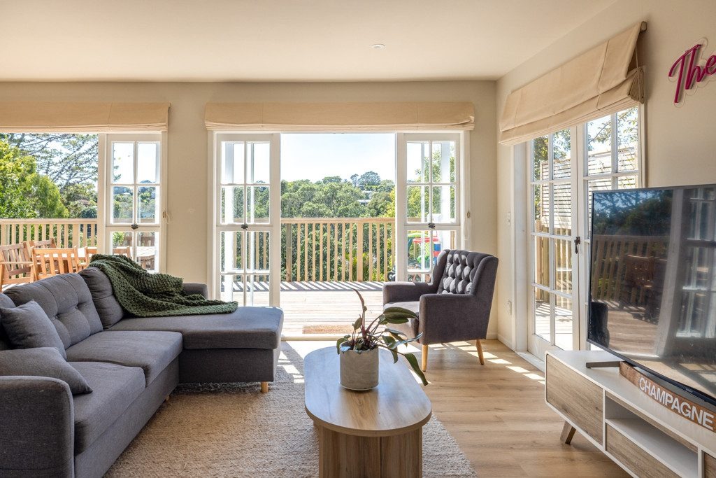 Three Bed Two Bath with a Sunny Disposition $820 p/w   photo