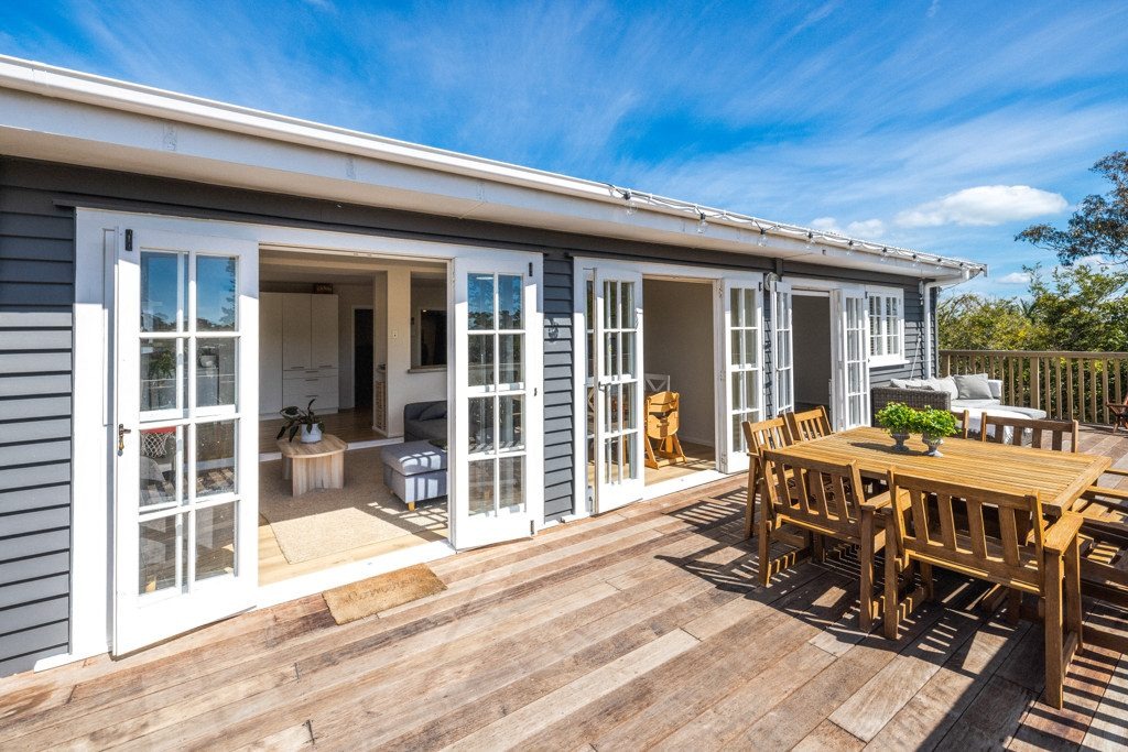 Three Bed Two Bath with a Sunny Disposition $820 p/w   photo