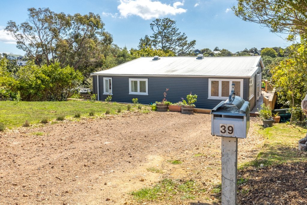 Three Bed Two Bath with a Sunny Disposition $820 p/w   photo