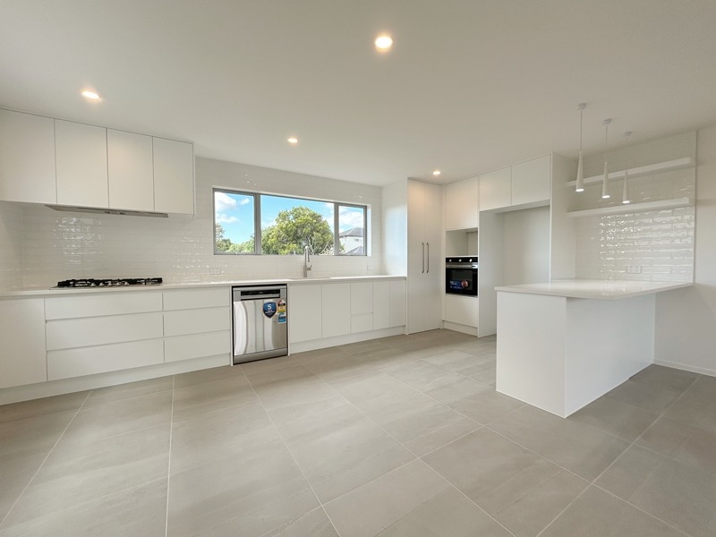 Mount Wellington - 4 Bedrooms and 3 Bathrooms photo