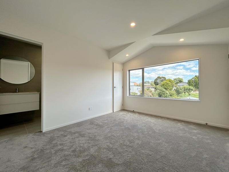 Mount Wellington - 4 Bedrooms and 3 Bathrooms photo