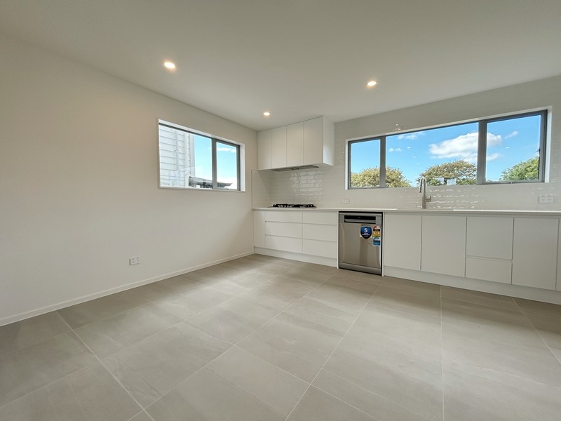 Mount Wellington - 4 Bedrooms and 3 Bathrooms photo