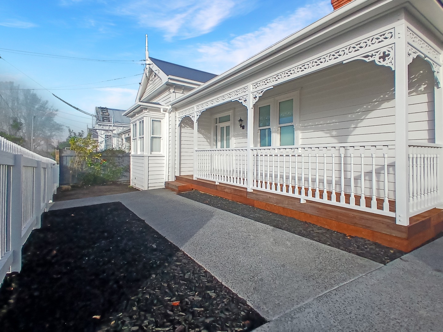 Stylish refurbished four bedroom Villa! photo