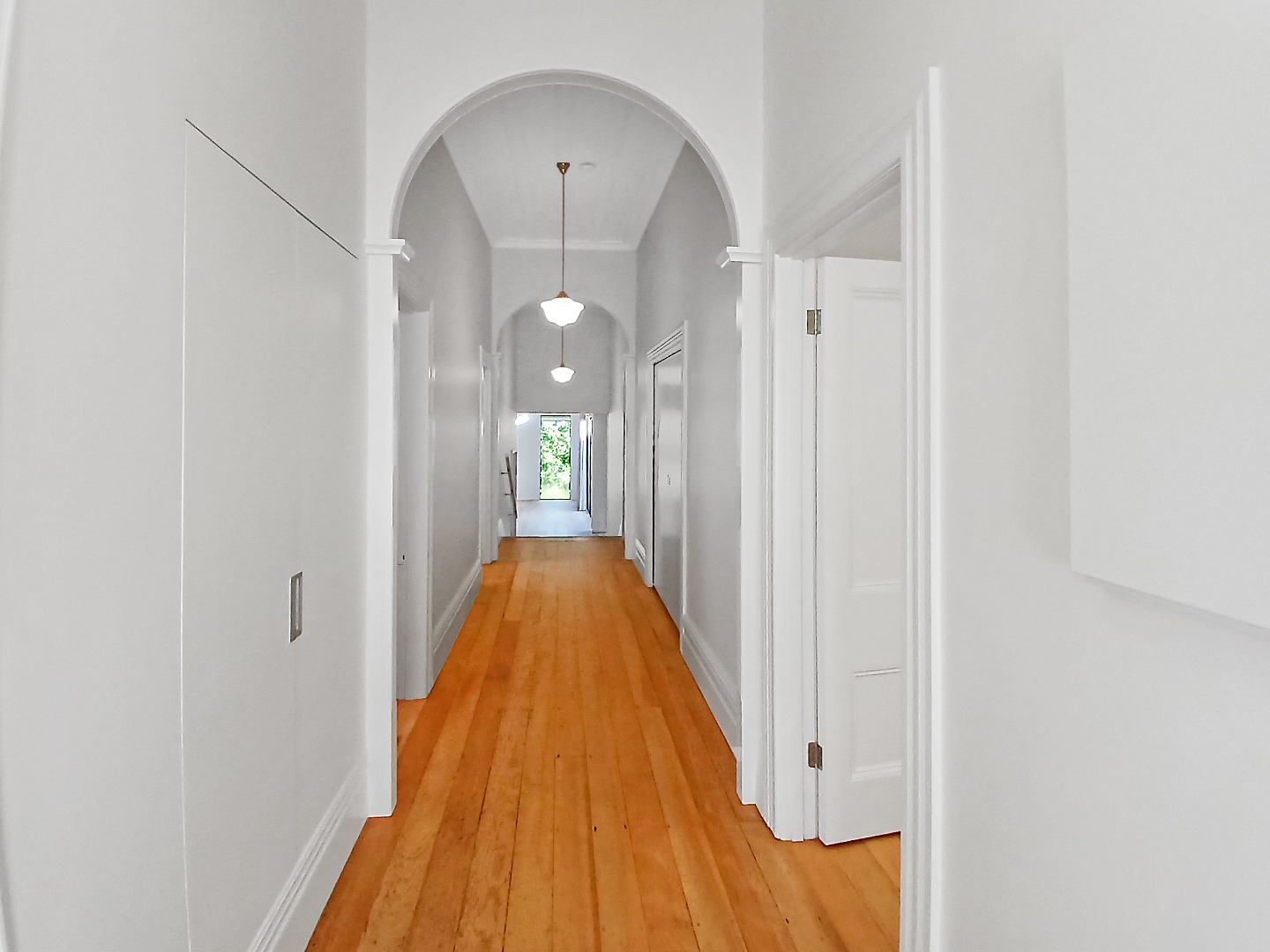 Stylish refurbished four bedroom Villa! photo