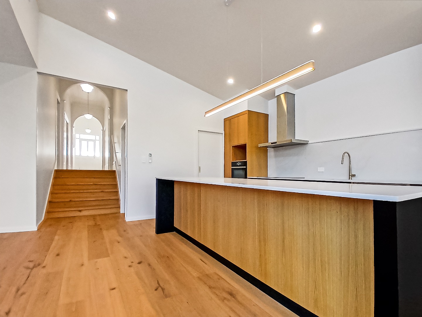 Stylish refurbished four bedroom Villa! photo