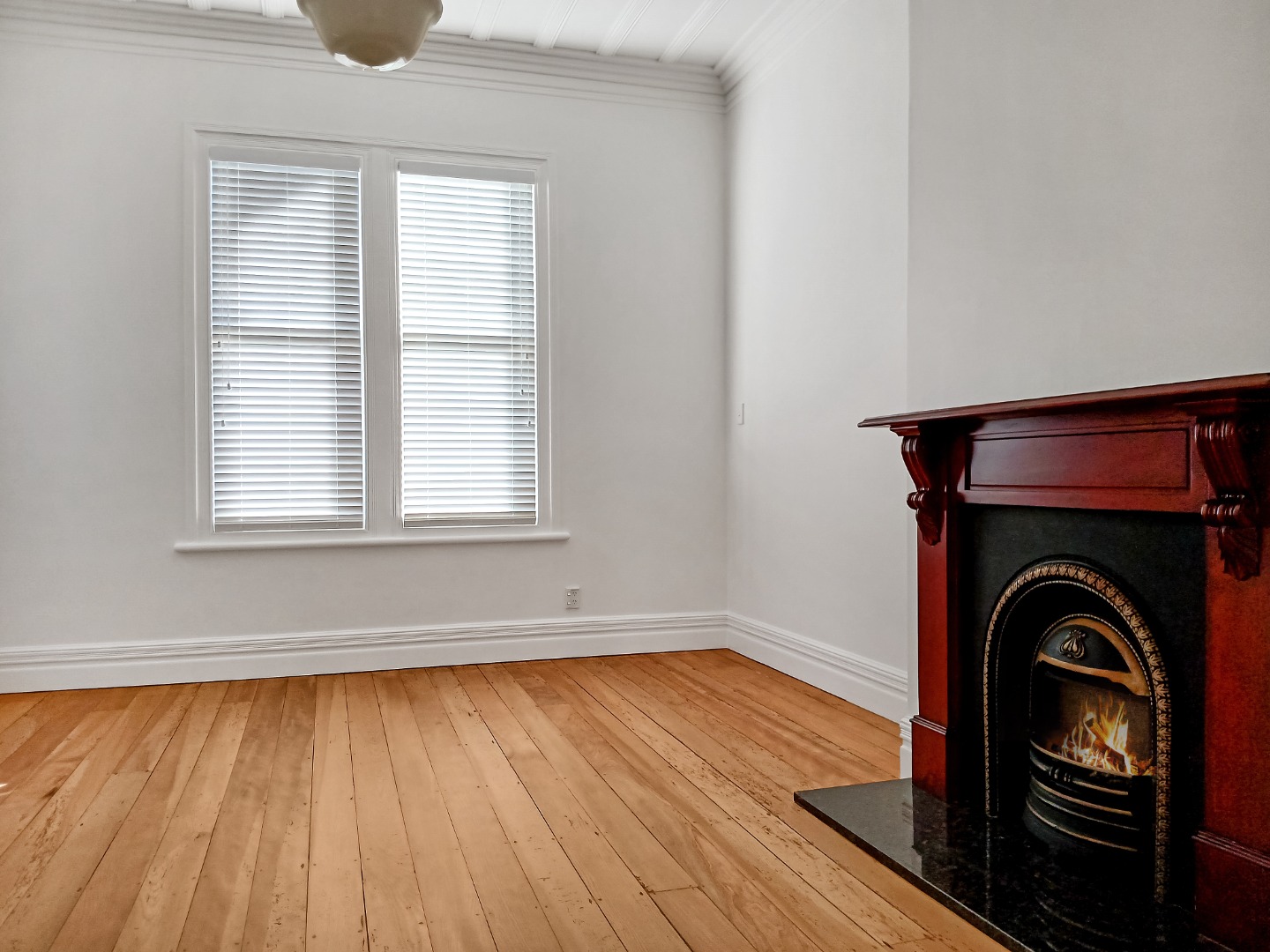 Stylish refurbished four bedroom Villa! photo