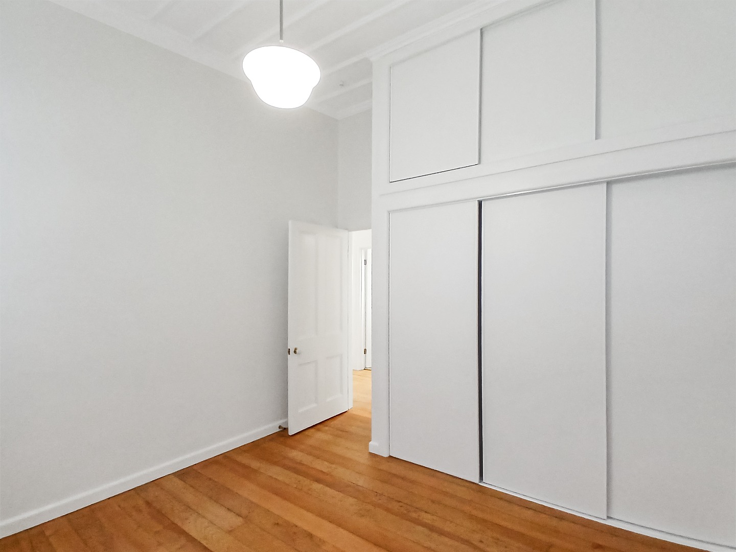 Stylish refurbished four bedroom Villa! photo