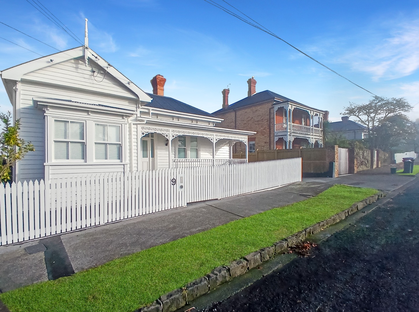 Stylish refurbished four bedroom Villa! photo