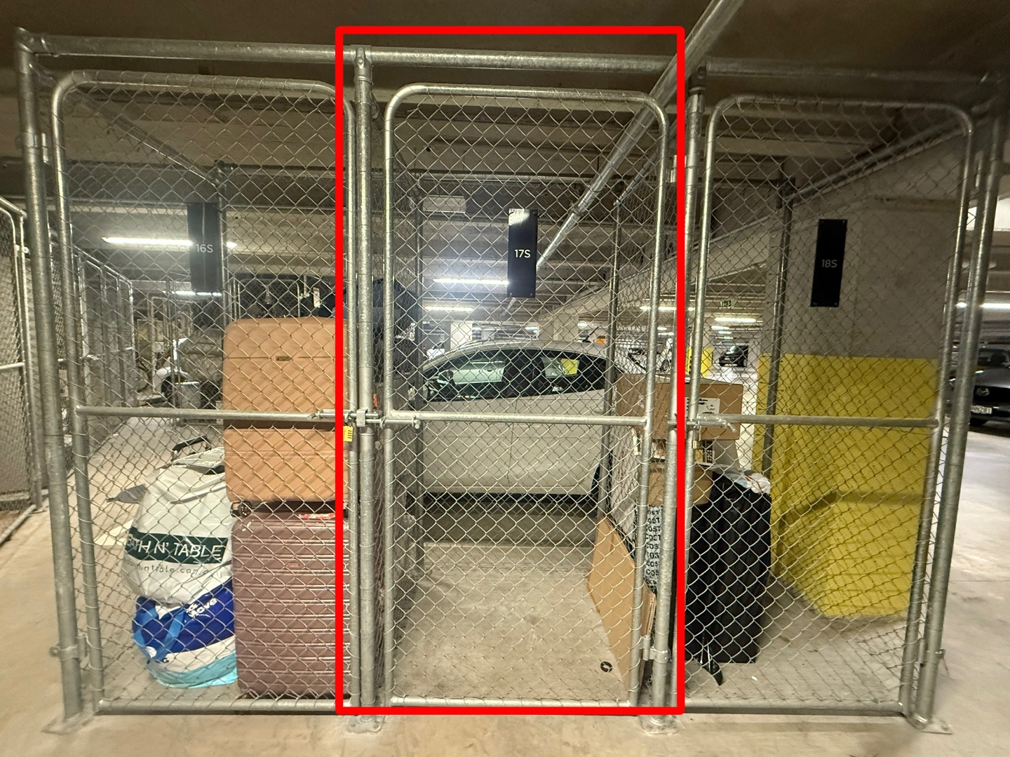 Modern 2-Bedroom Apartment in CBD - incl. secure Car Park + Storage photo