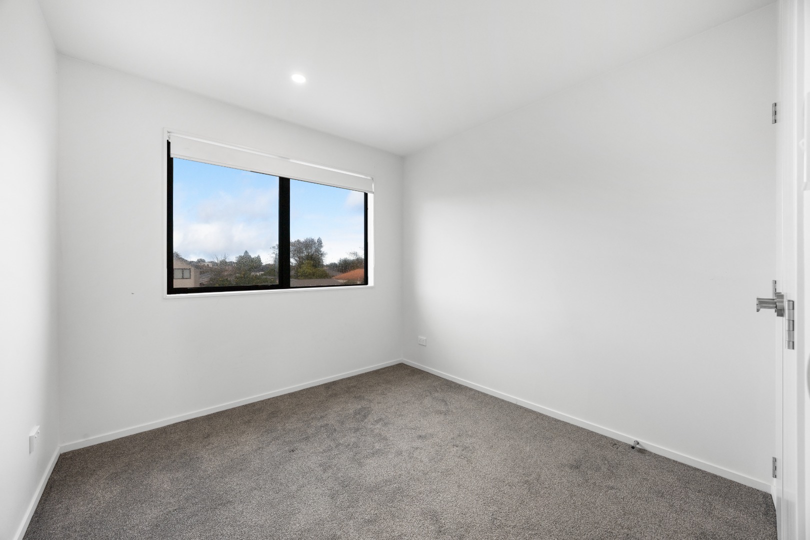 4 Bedroom 2.5 Bathroom NEWLY BUILT FAMILY HOME photo