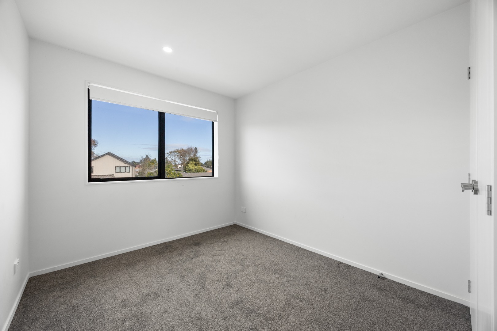 4 Bedroom 2.5 Bathroom NEWLY BUILT FAMILY HOME photo