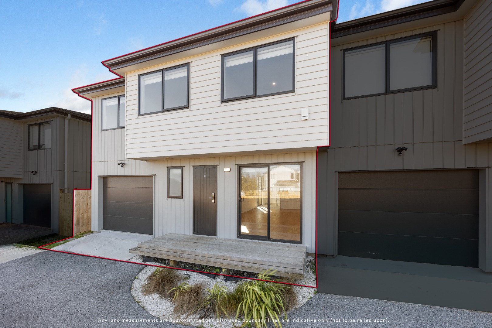 4 Bedroom 2.5 Bathroom NEWLY BUILT FAMILY HOME photo