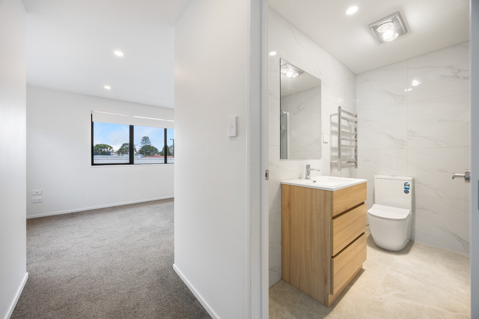 4 Bedroom 2.5 Bathroom NEWLY BUILT FAMILY HOME photo