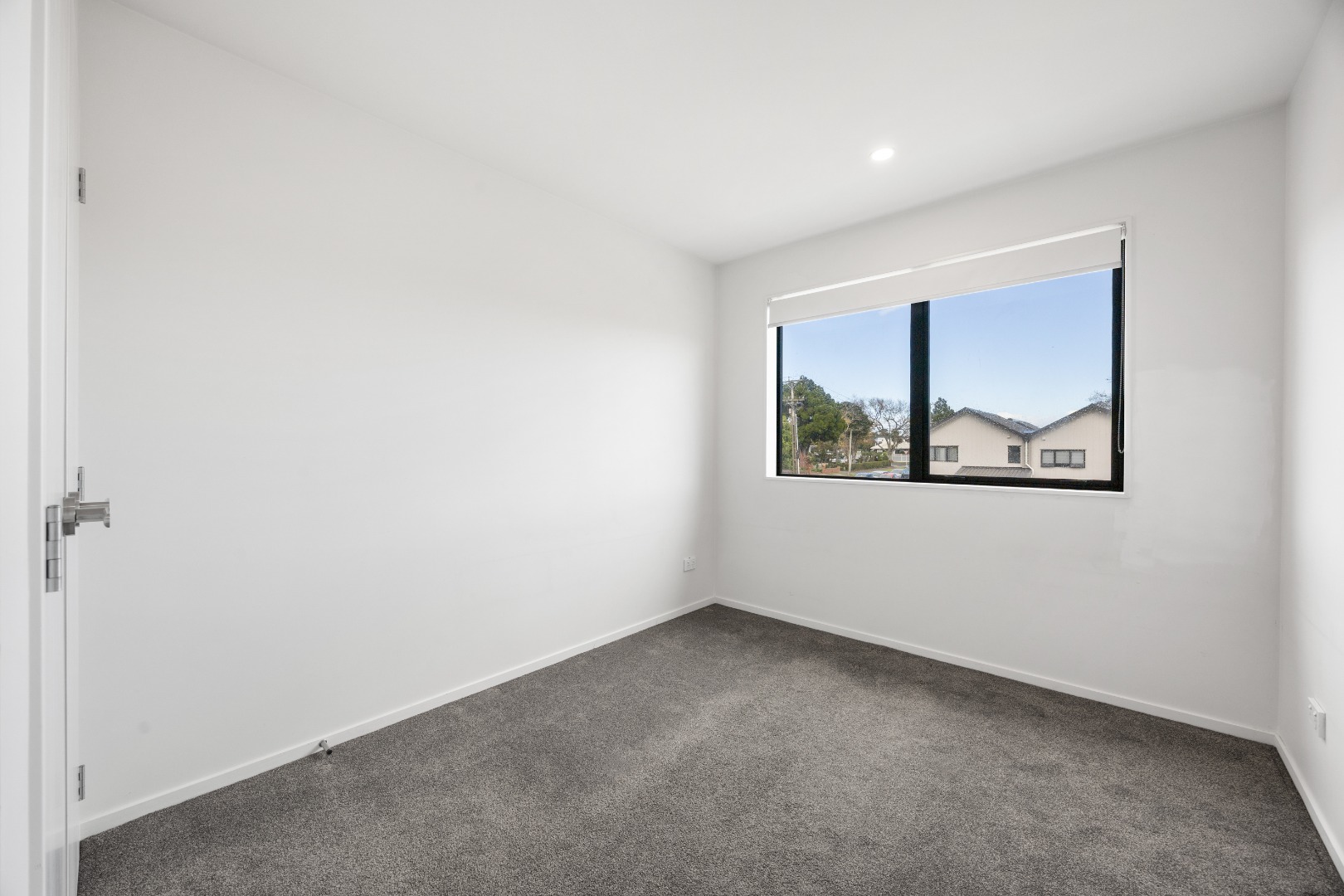 4 Bedroom 2.5 Bathroom NEWLY BUILT FAMILY HOME photo