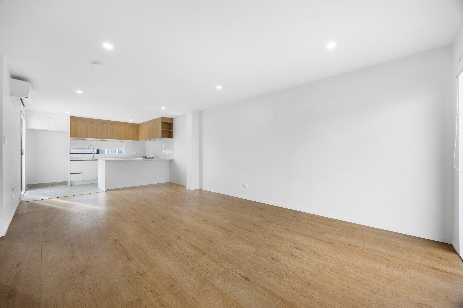 4 Bedroom 2.5 Bathroom NEWLY BUILT FAMILY HOME photo