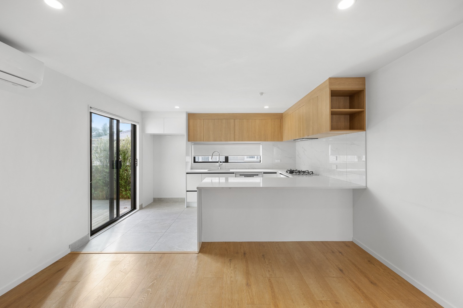 4 Bedroom 2.5 Bathroom NEWLY BUILT FAMILY HOME photo