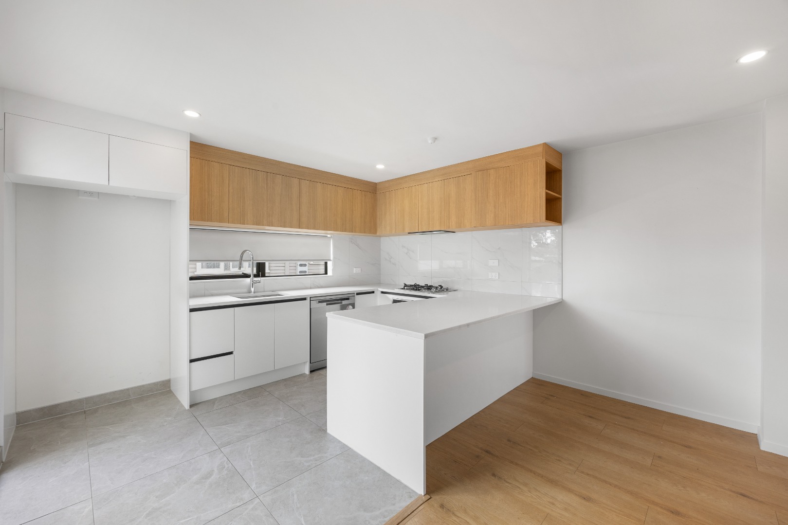 4 Bedroom 2.5 Bathroom NEWLY BUILT FAMILY HOME photo