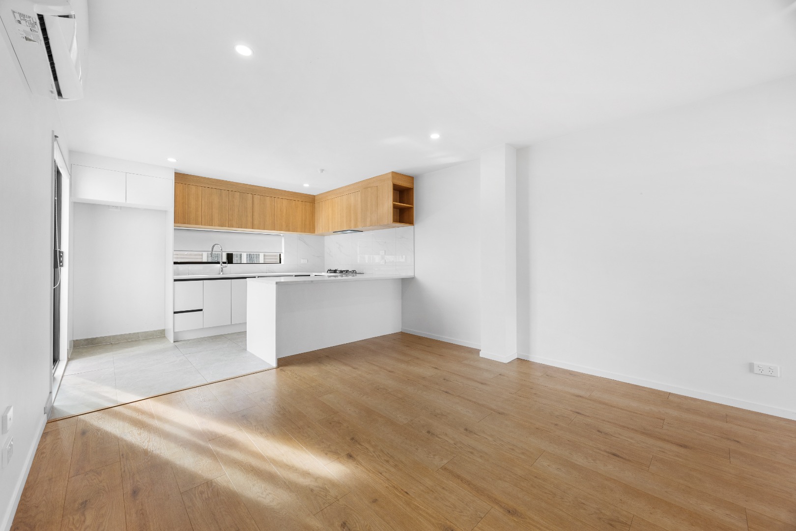 4 Bedroom 2.5 Bathroom NEWLY BUILT FAMILY HOME photo