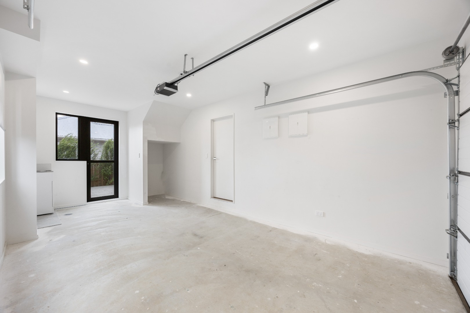 4 Bedroom 2.5 Bathroom NEWLY BUILT FAMILY HOME photo