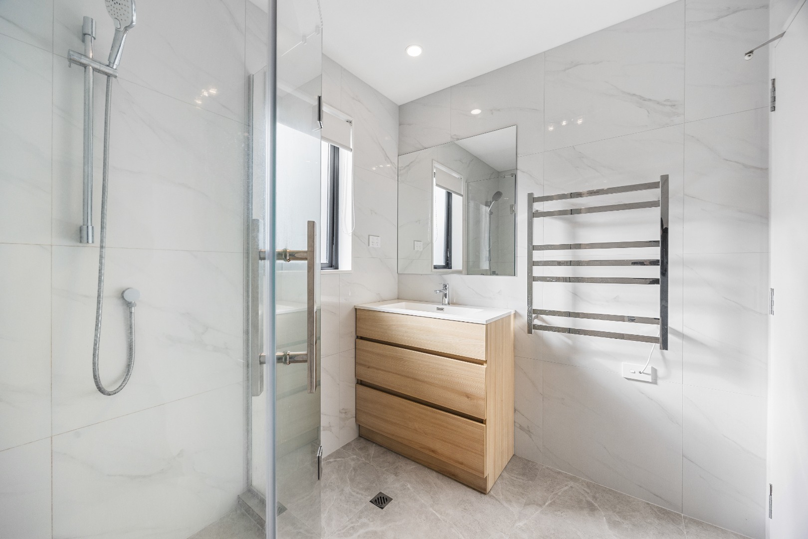 4 Bedroom 2.5 Bathroom NEWLY BUILT FAMILY HOME photo