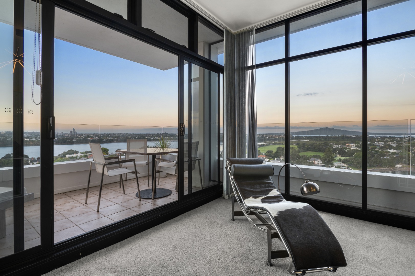 Stunning Two bedroom Devonport Apartment! photo