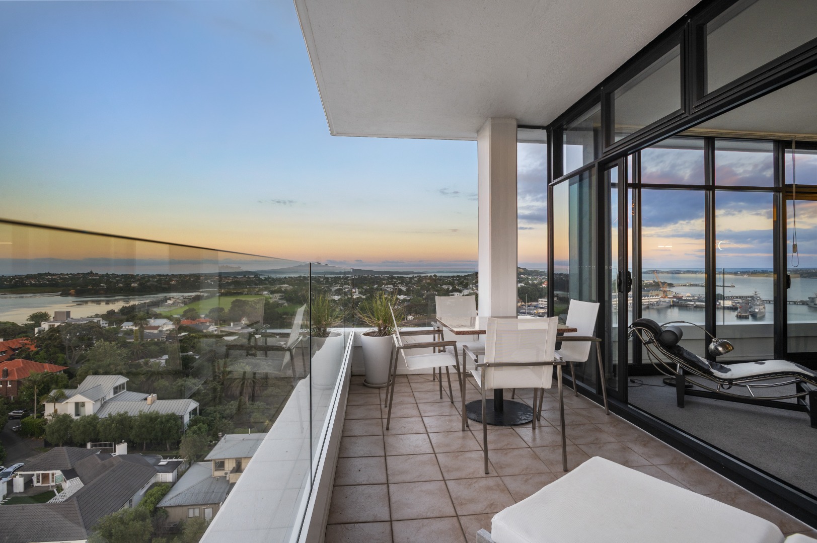 Stunning Two bedroom Devonport Apartment! photo
