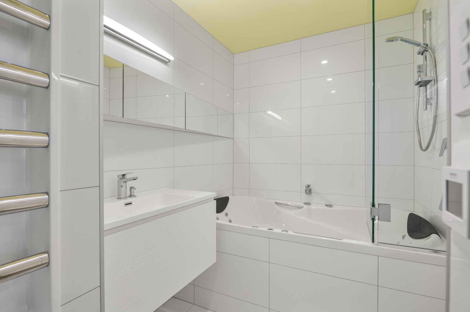 Stunning Two bedroom Devonport Apartment! photo