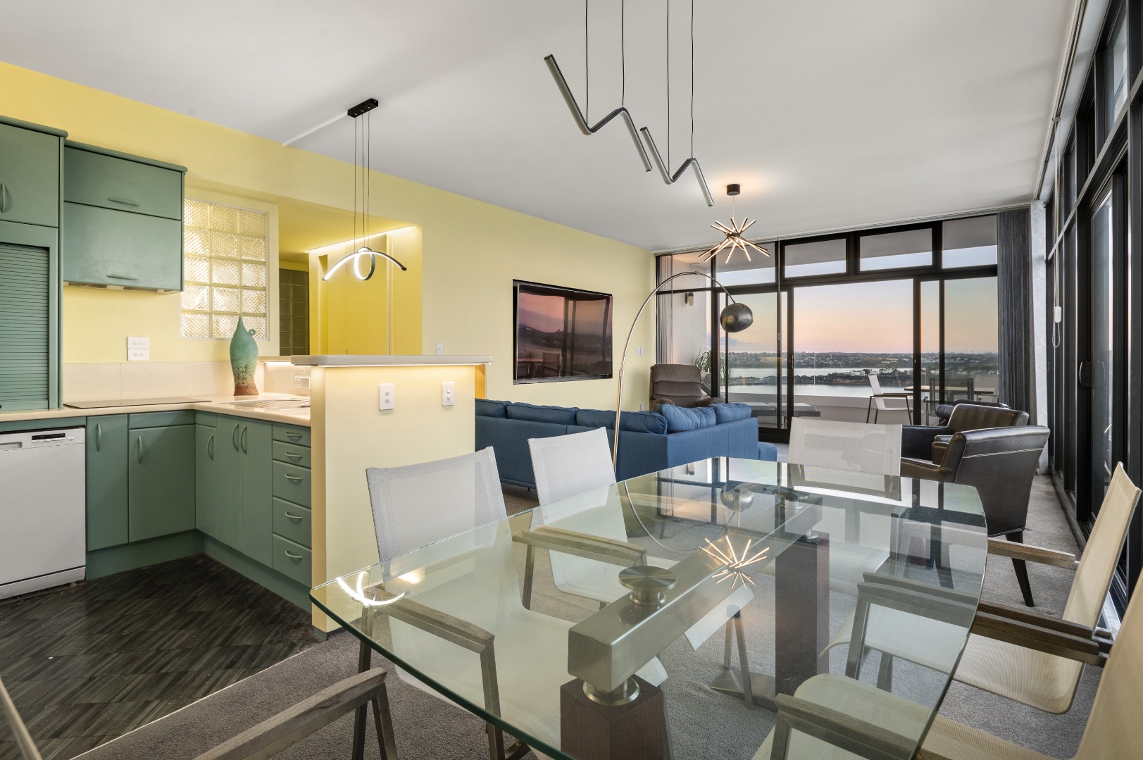 Stunning Two bedroom Devonport Apartment! photo