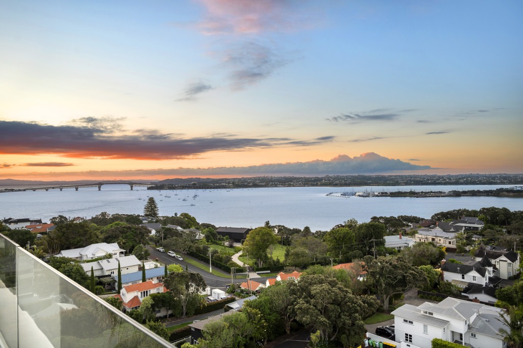 Stunning Two bedroom Devonport Apartment! photo