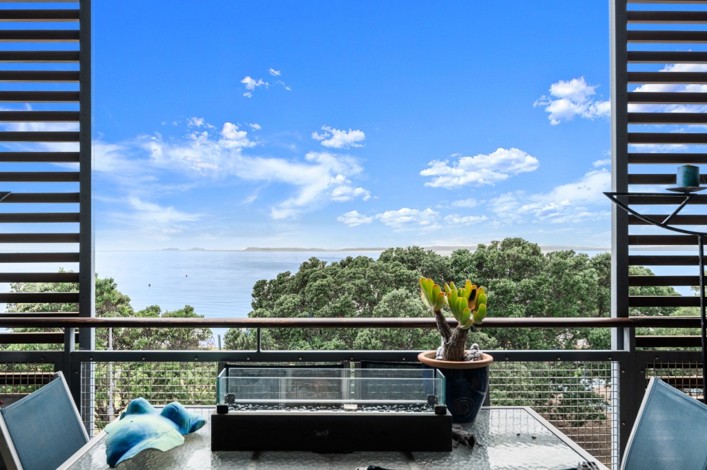 Stunning Beachfront apartment ! photo