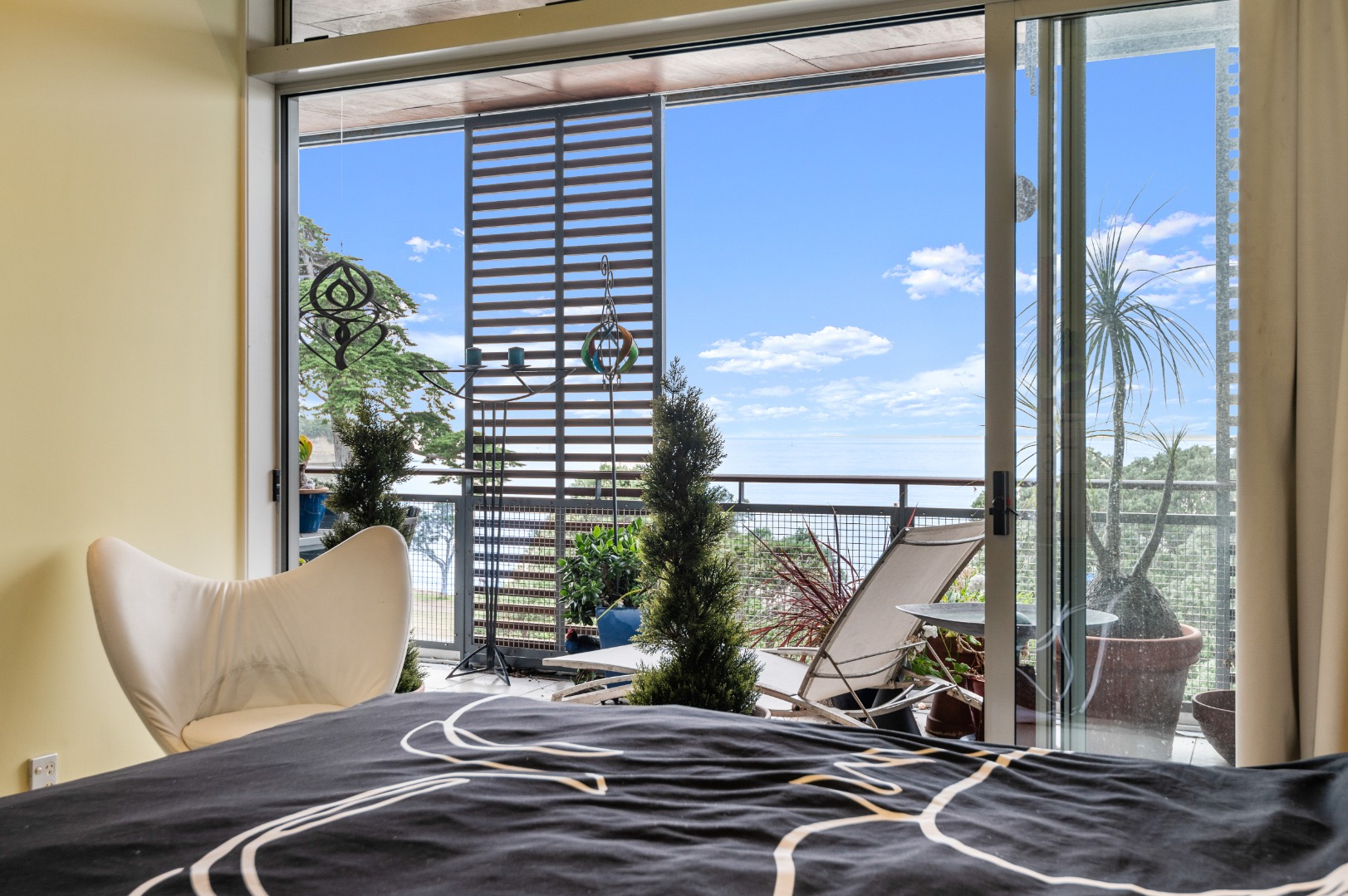 Stunning Beachfront apartment ! photo