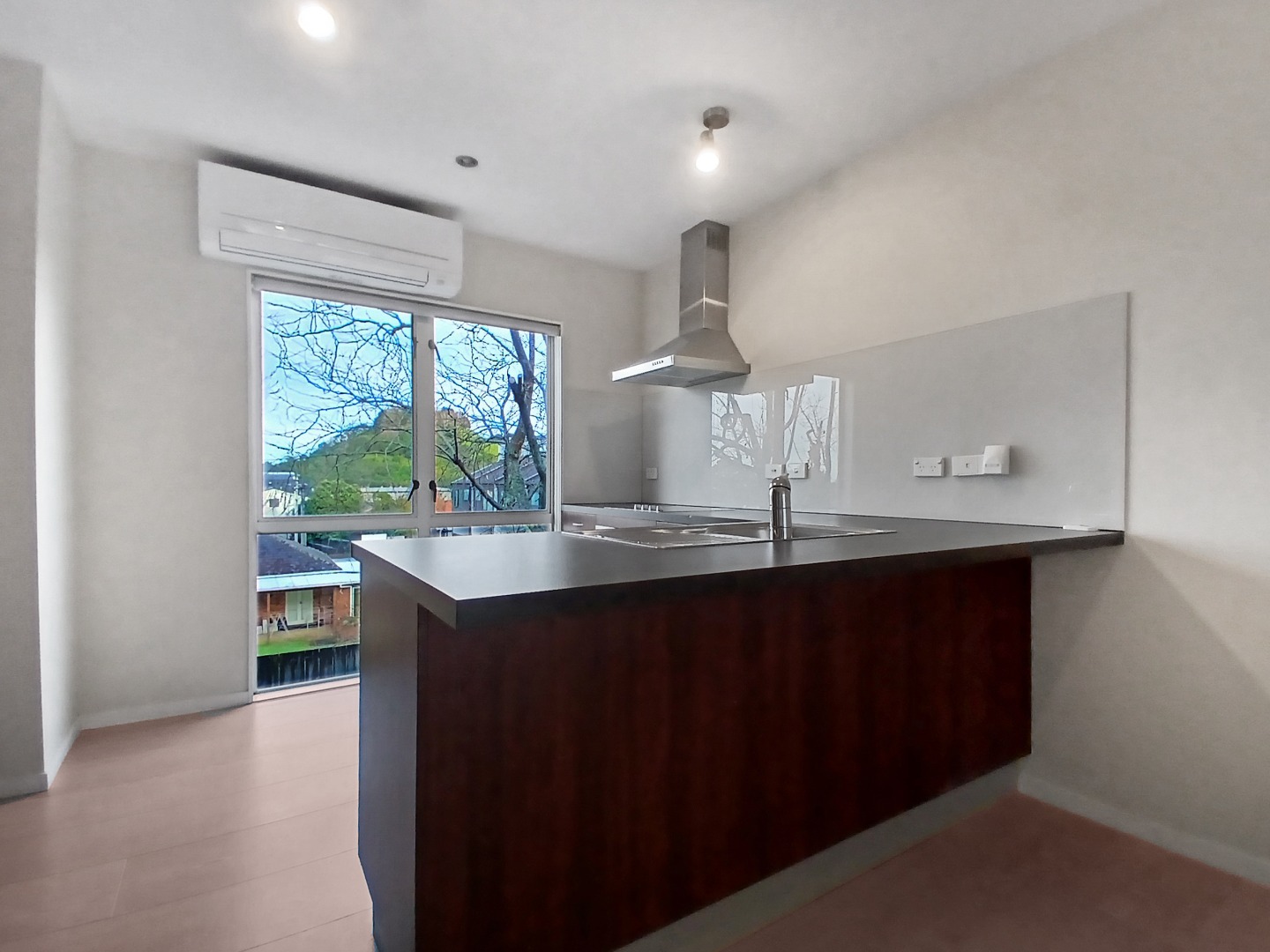 Modern Two bedroom  terraced townhouse! photo