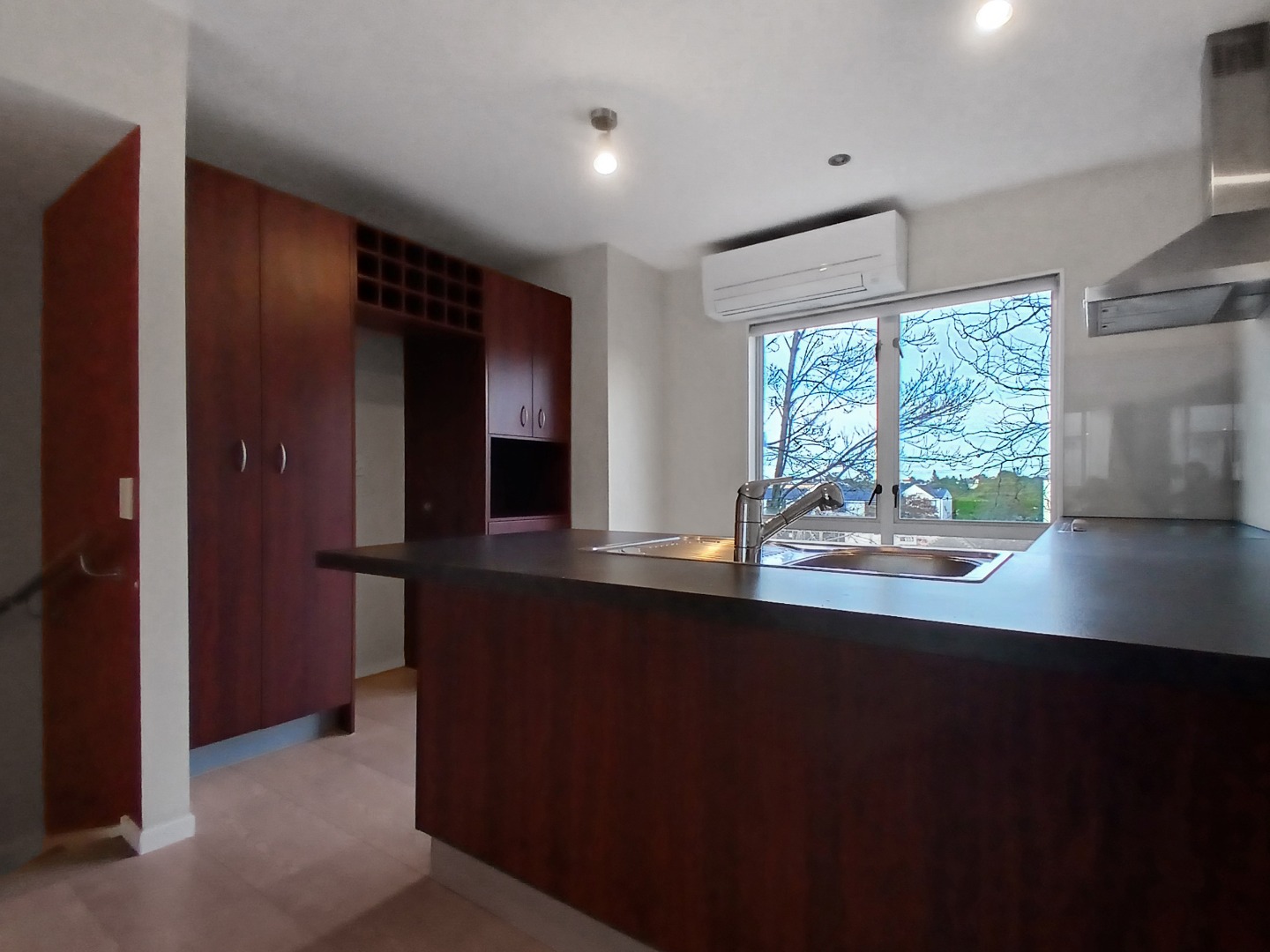 Modern Two bedroom  terraced townhouse! photo