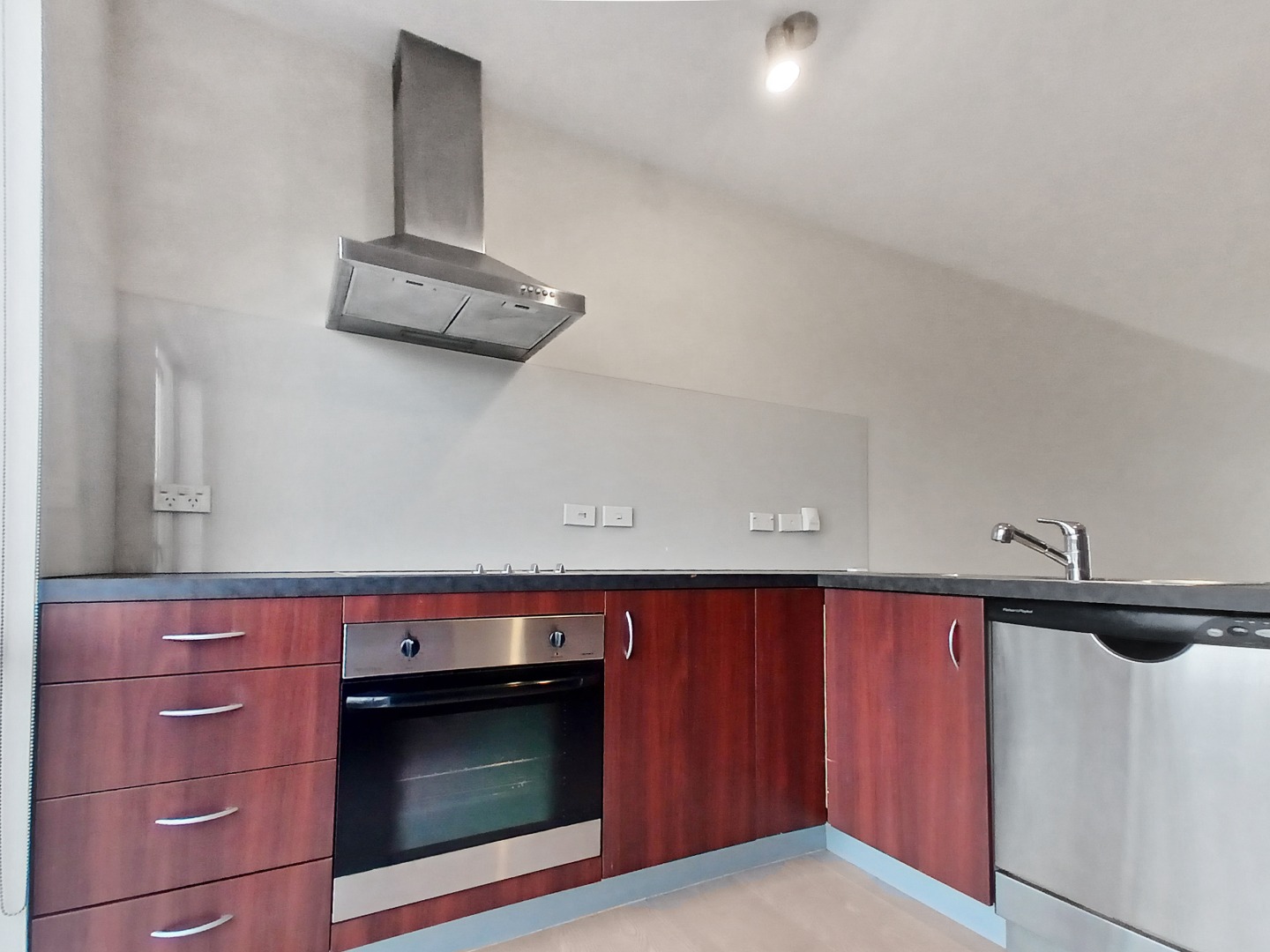 Modern Two bedroom  terraced townhouse! photo