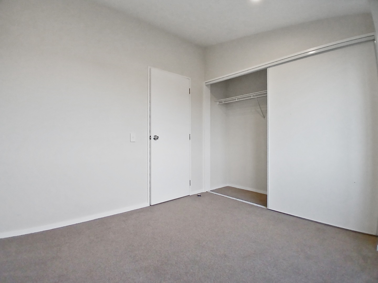 Modern Two bedroom  terraced townhouse! photo