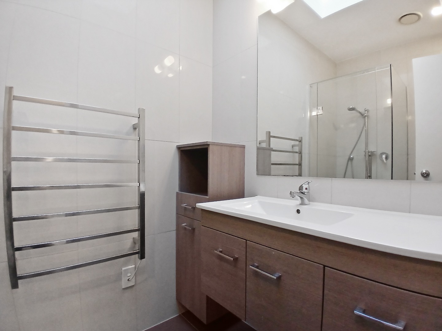 Modern Two bedroom  terraced townhouse! photo