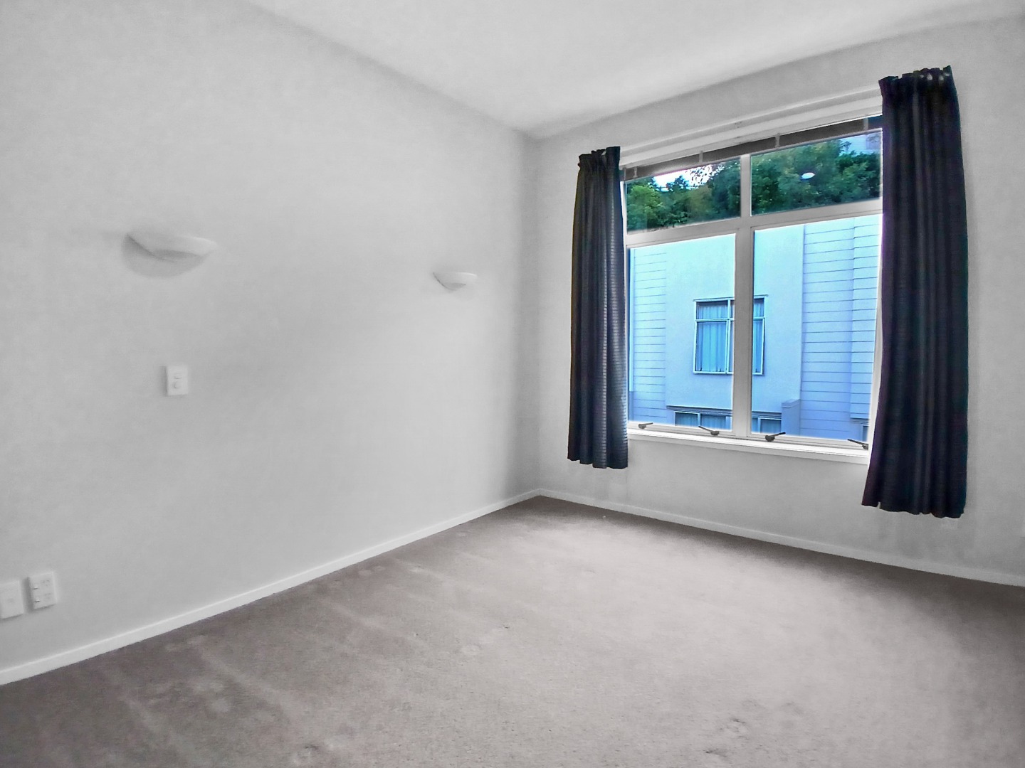 Modern Two bedroom  terraced townhouse! photo