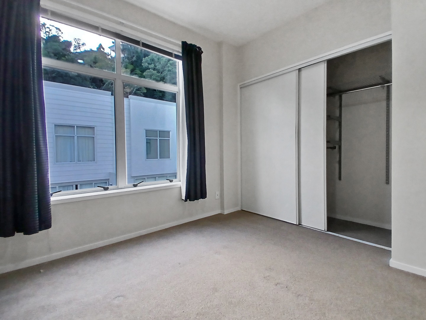 Modern Two bedroom  terraced townhouse! photo