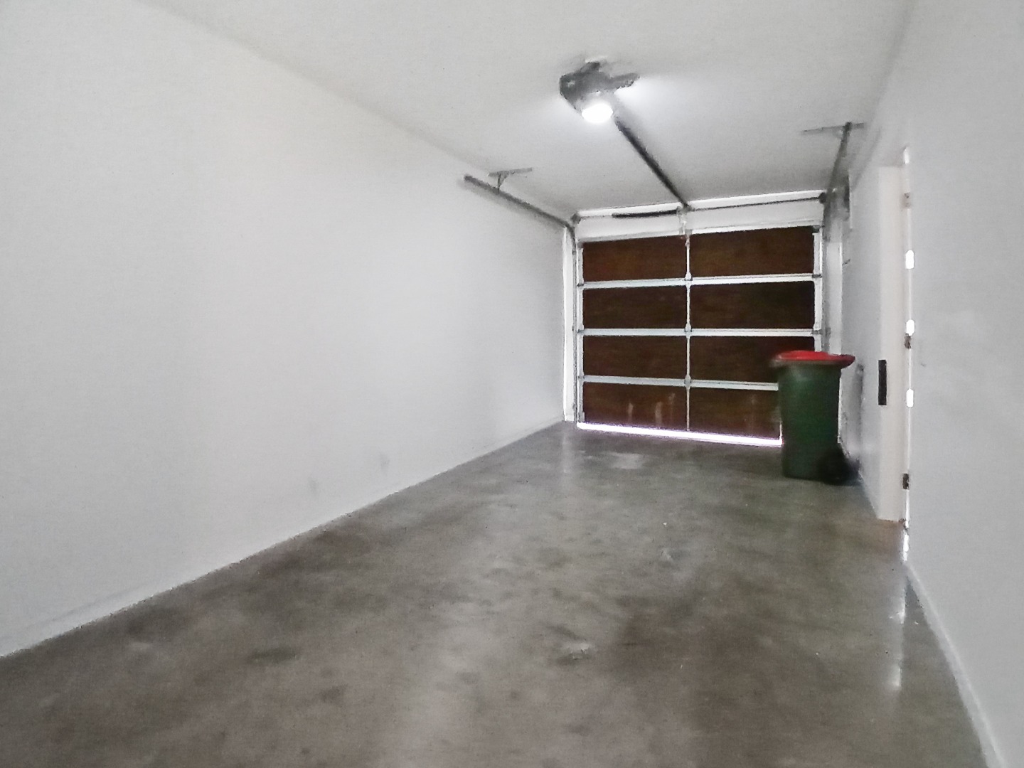 Modern Two bedroom  terraced townhouse! photo