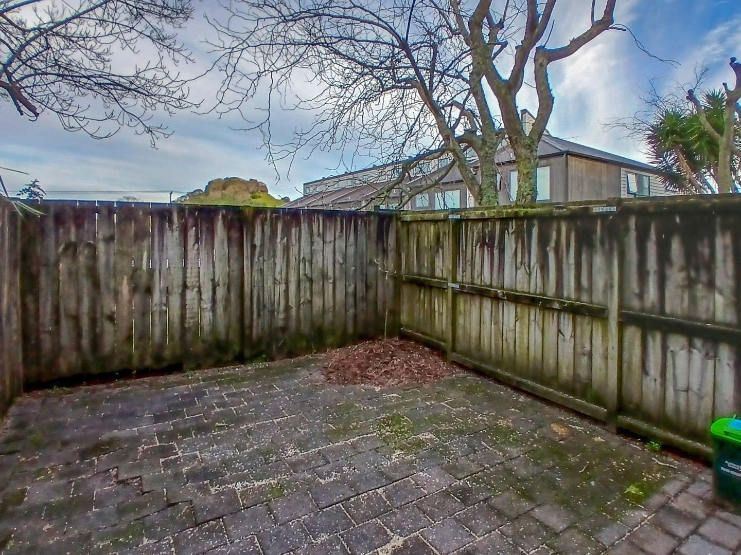 Modern Two bedroom  terraced townhouse! photo