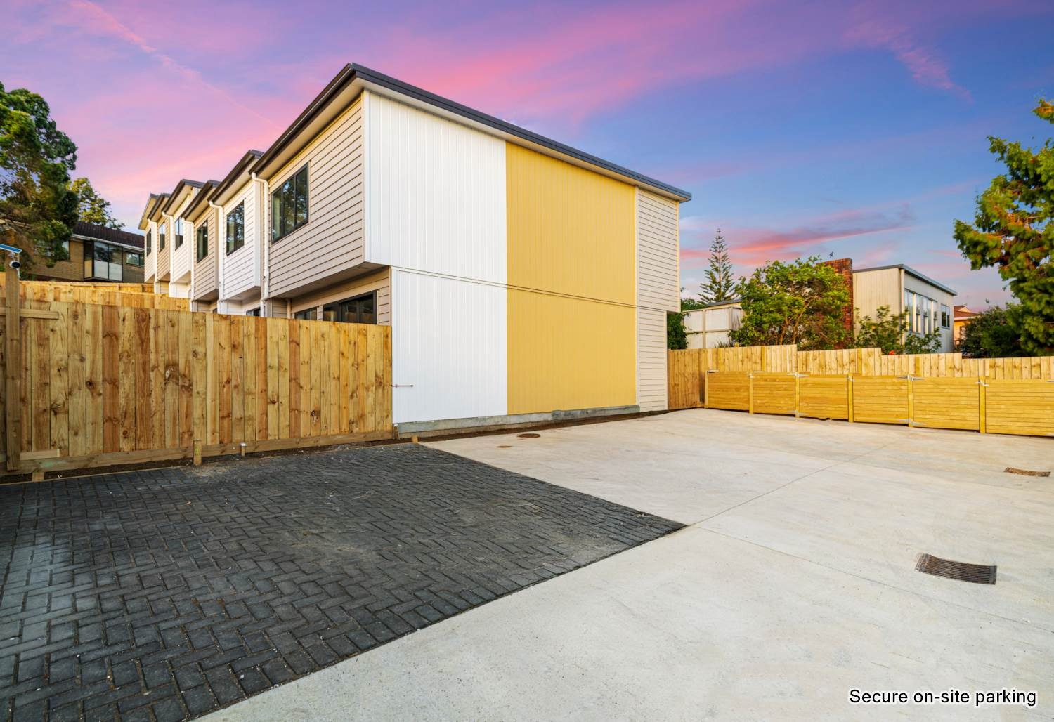 Pakuranga Heights - 2 Bedrooms with 1.5 Bathrooms  photo
