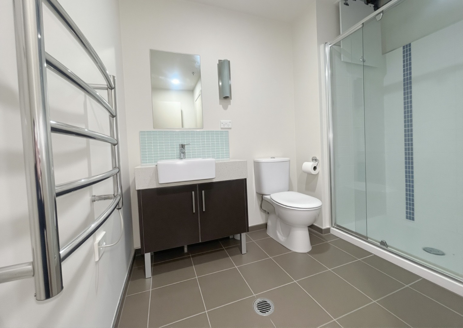 Spacious 2 bedroom apartment next to St Lukes mall  photo