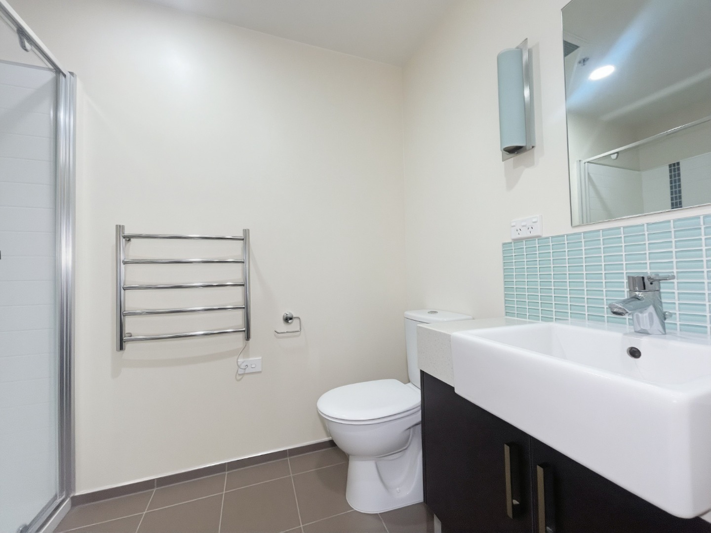 Spacious 2 bedroom apartment next to St Lukes mall  photo