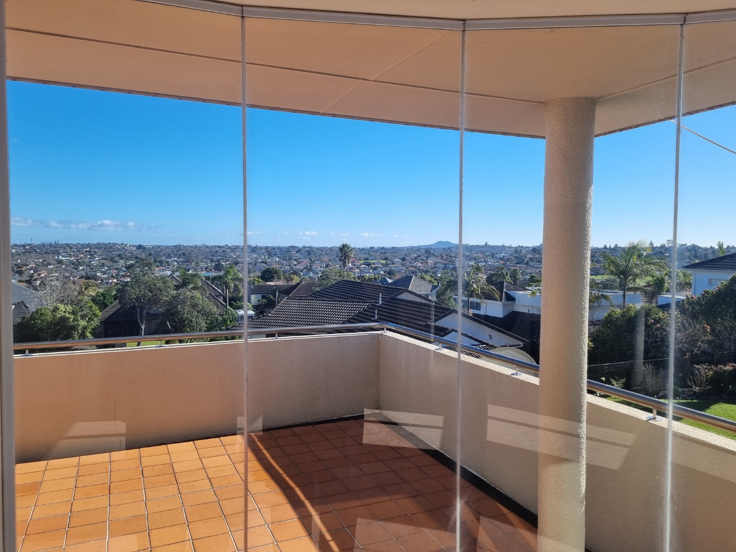 HOWICK - Spacious Home over 300sqm Floor Area photo