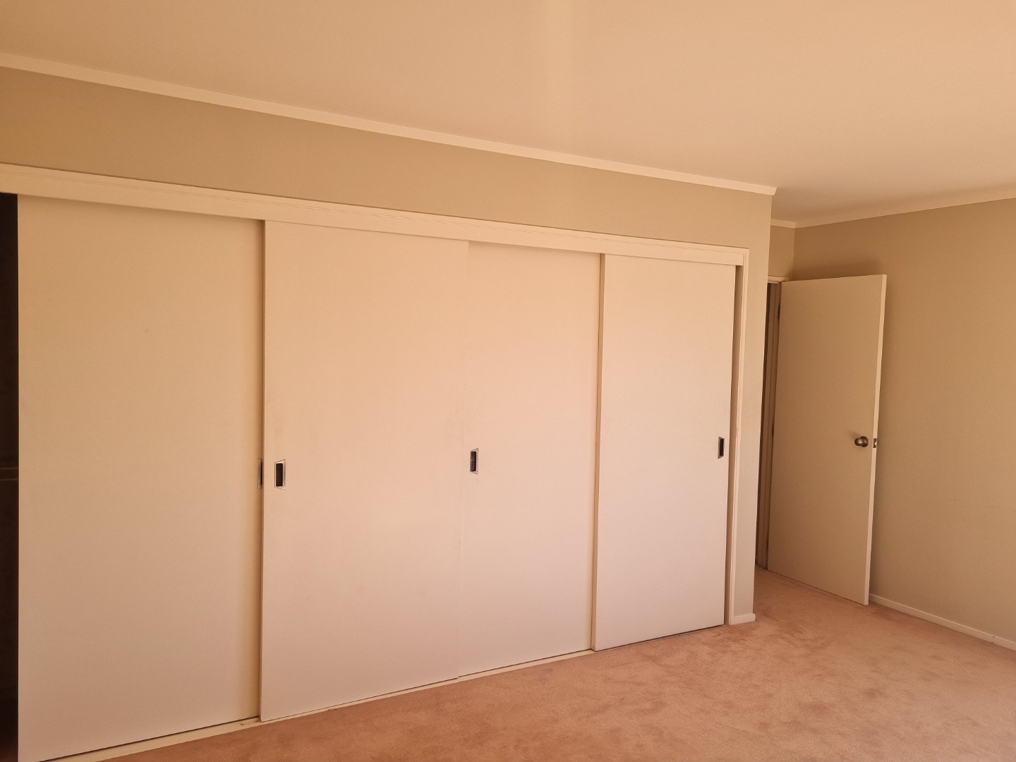 HOWICK - Spacious Home over 300sqm Floor Area photo